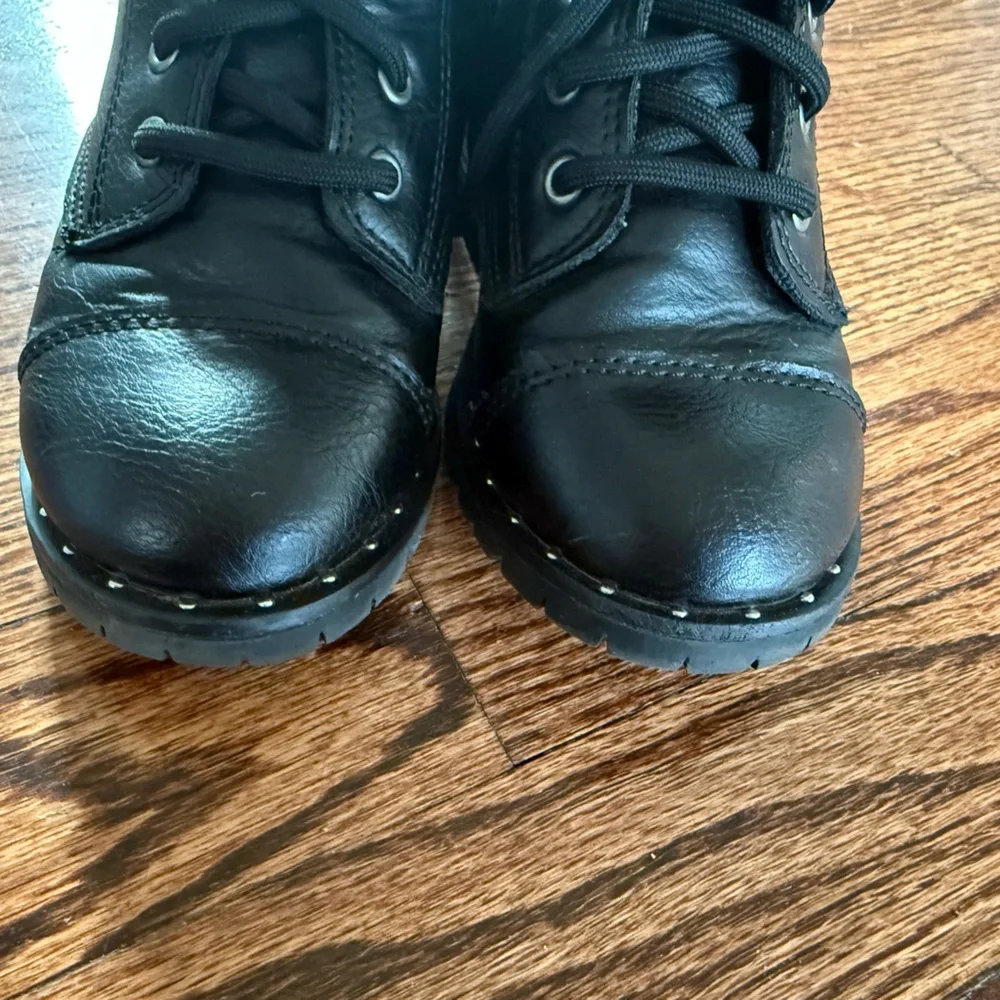 Trendy Combat Boots with Lace-up Front - Size 10t